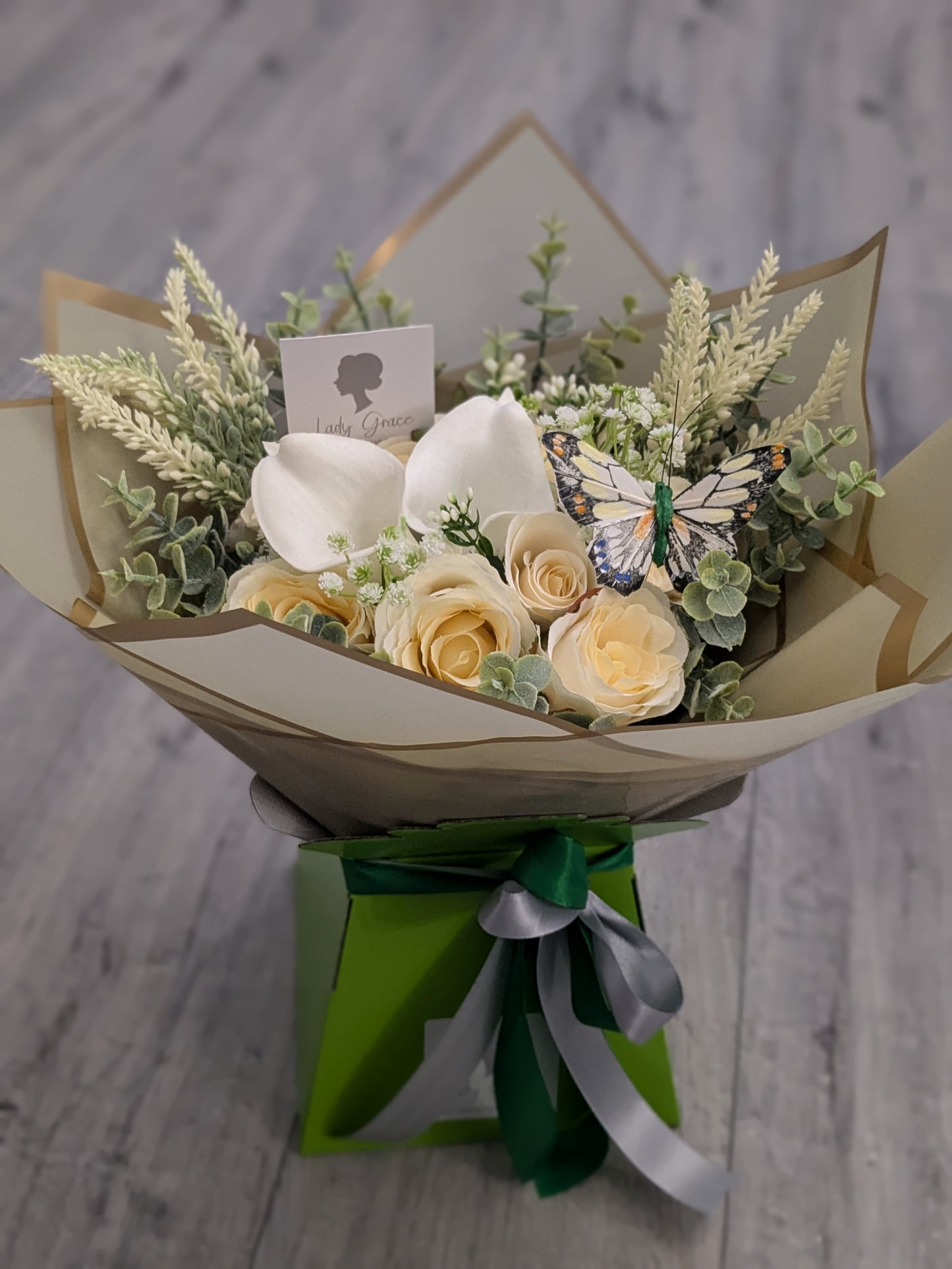 Green Stunning Handtied Bouquet