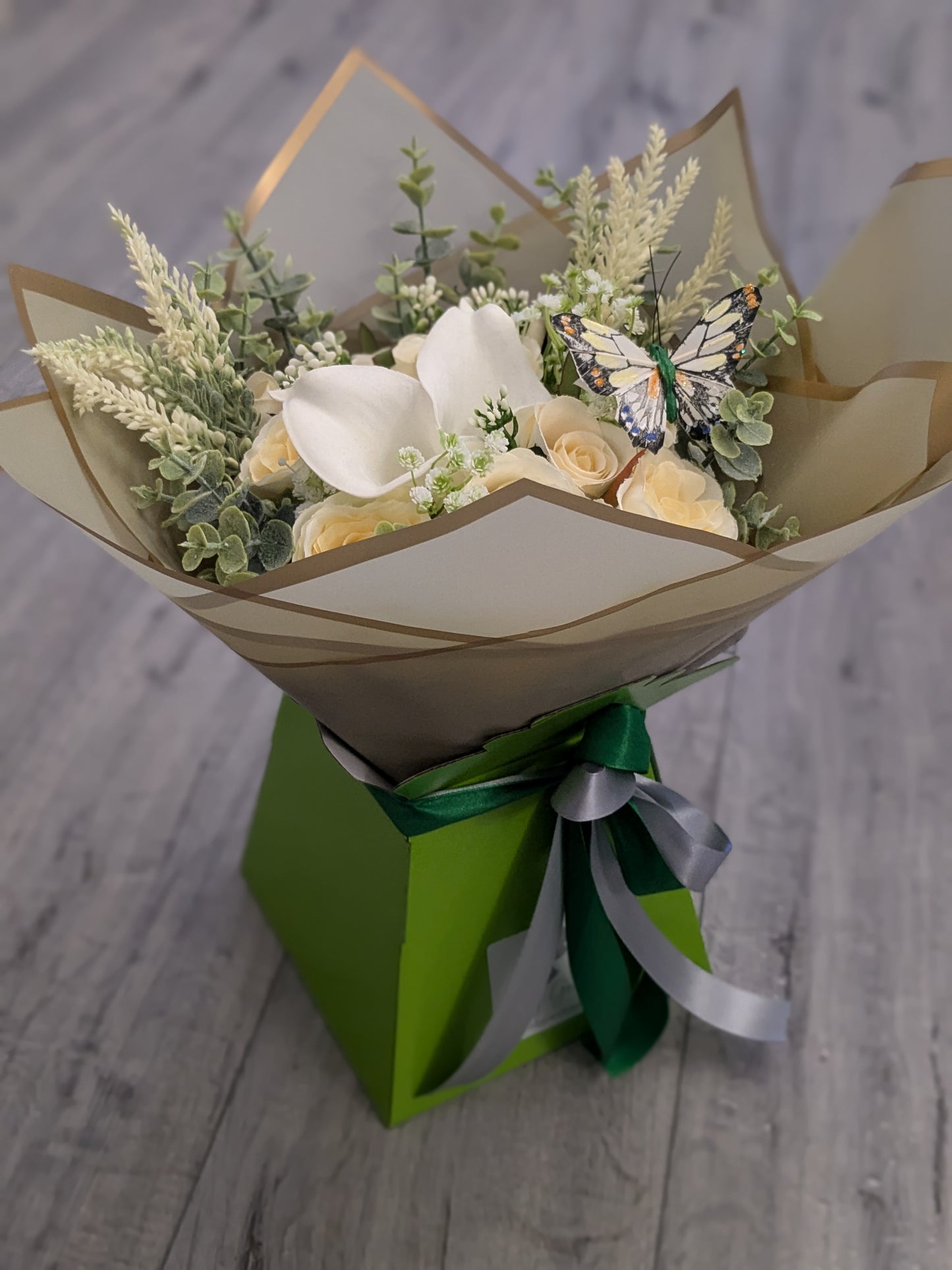 Green Stunning Handtied Bouquet